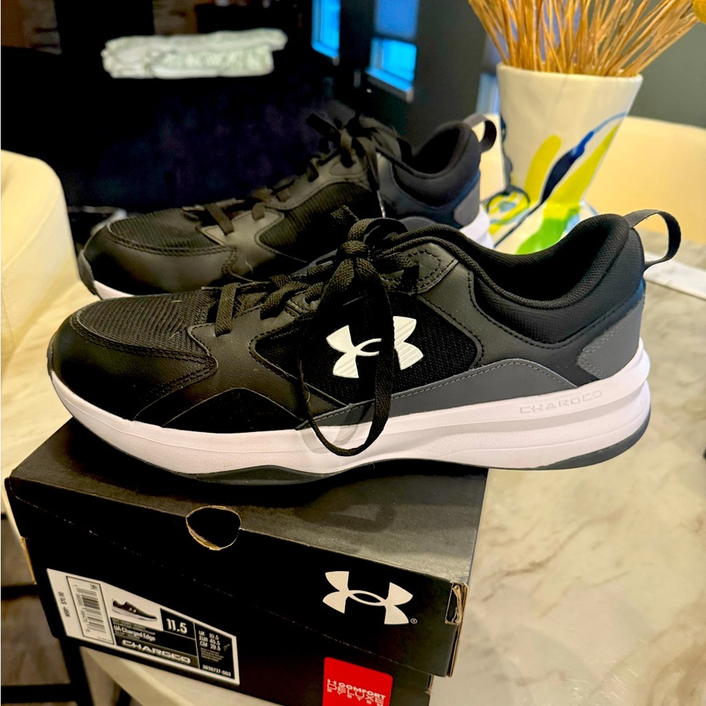 Under Armour Men's Black Athletic Shoes